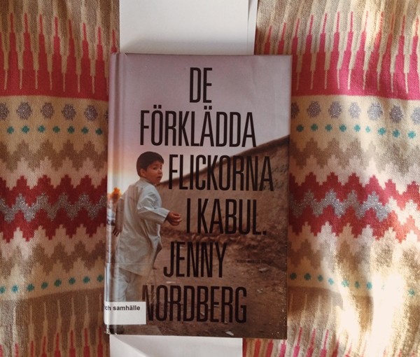 De förklädda flickorna i Kabul av Jenny Nordgren