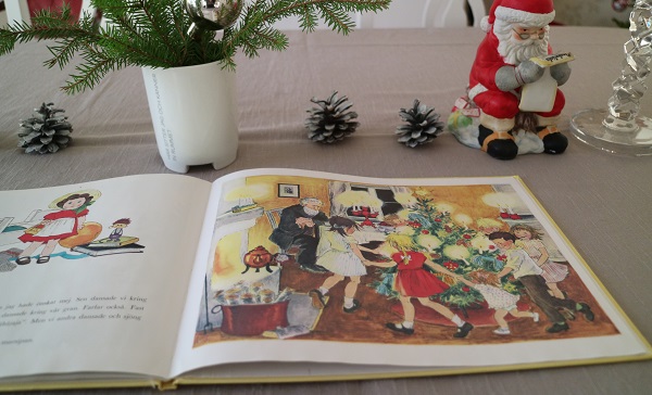 Tre julböcker: Julklappsboken, Jul i Bullerbyn och Petters och Lottas jul