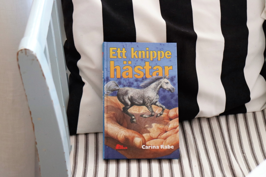 Ett knippe hästar av Carina Rabe