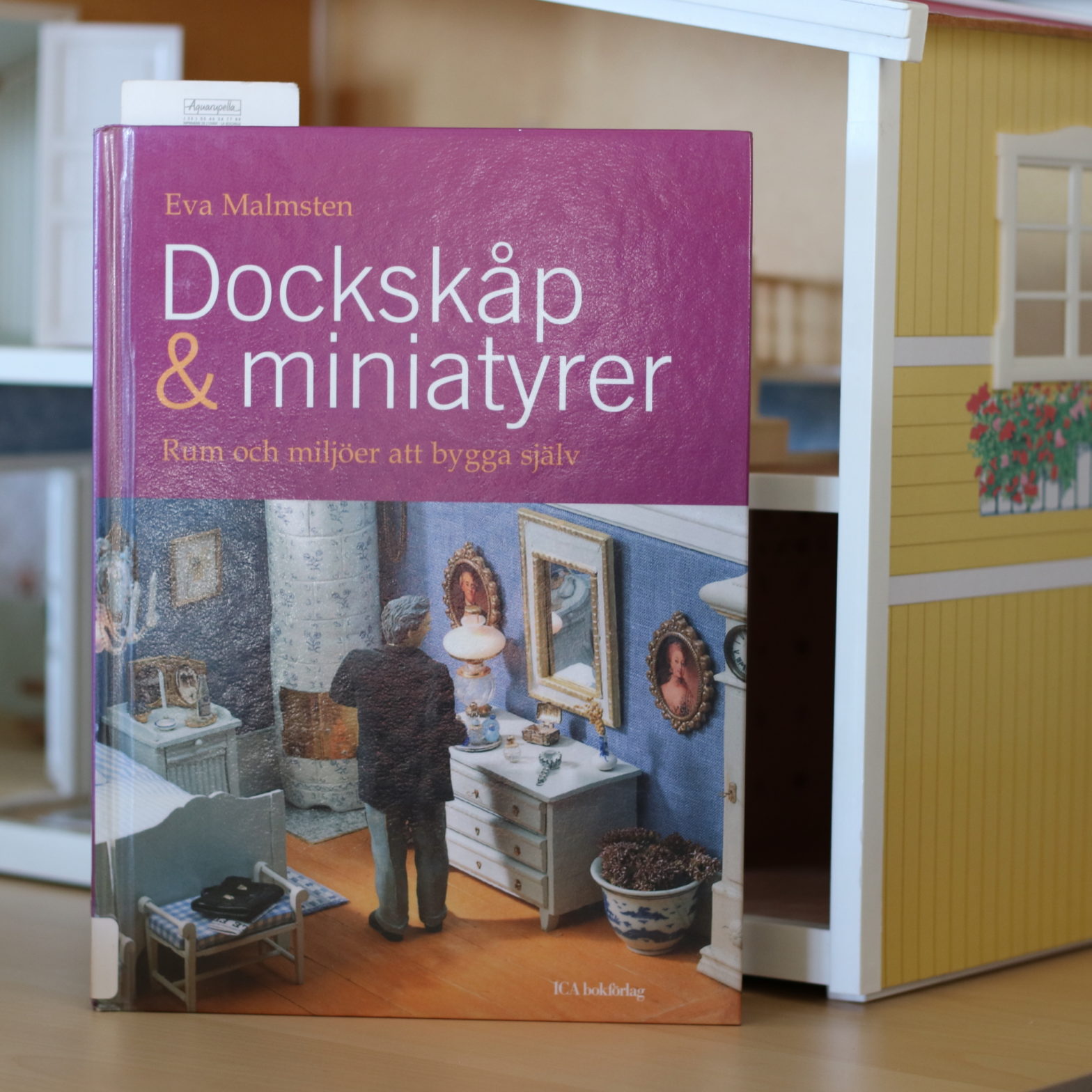 Dockskåp & miniatyrer: Rum och miljöer att bygga själv